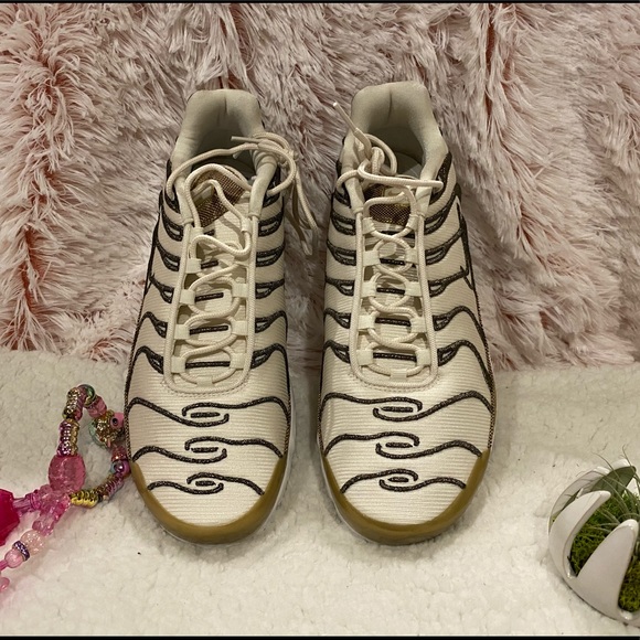 nike tuned gold